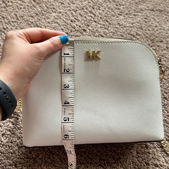 Michael Kors ivory/gold Crossbody bag - Picture 6 of 16
